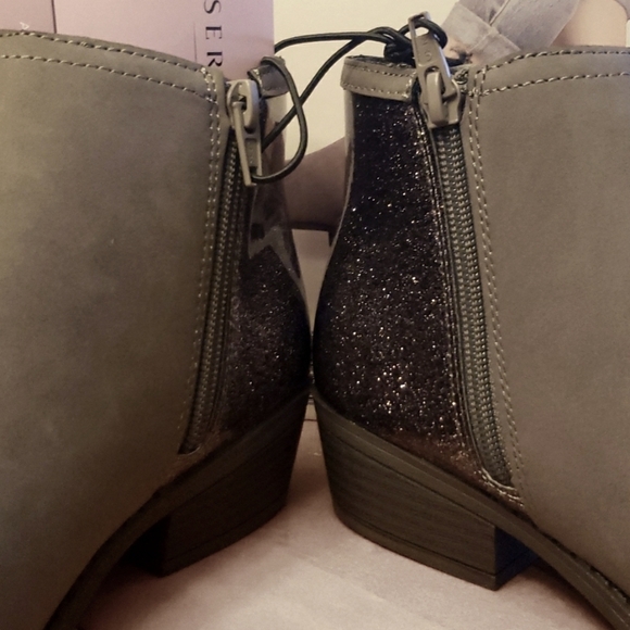 Serra gray ankle boots sz. 6 - Picture 9 of 12